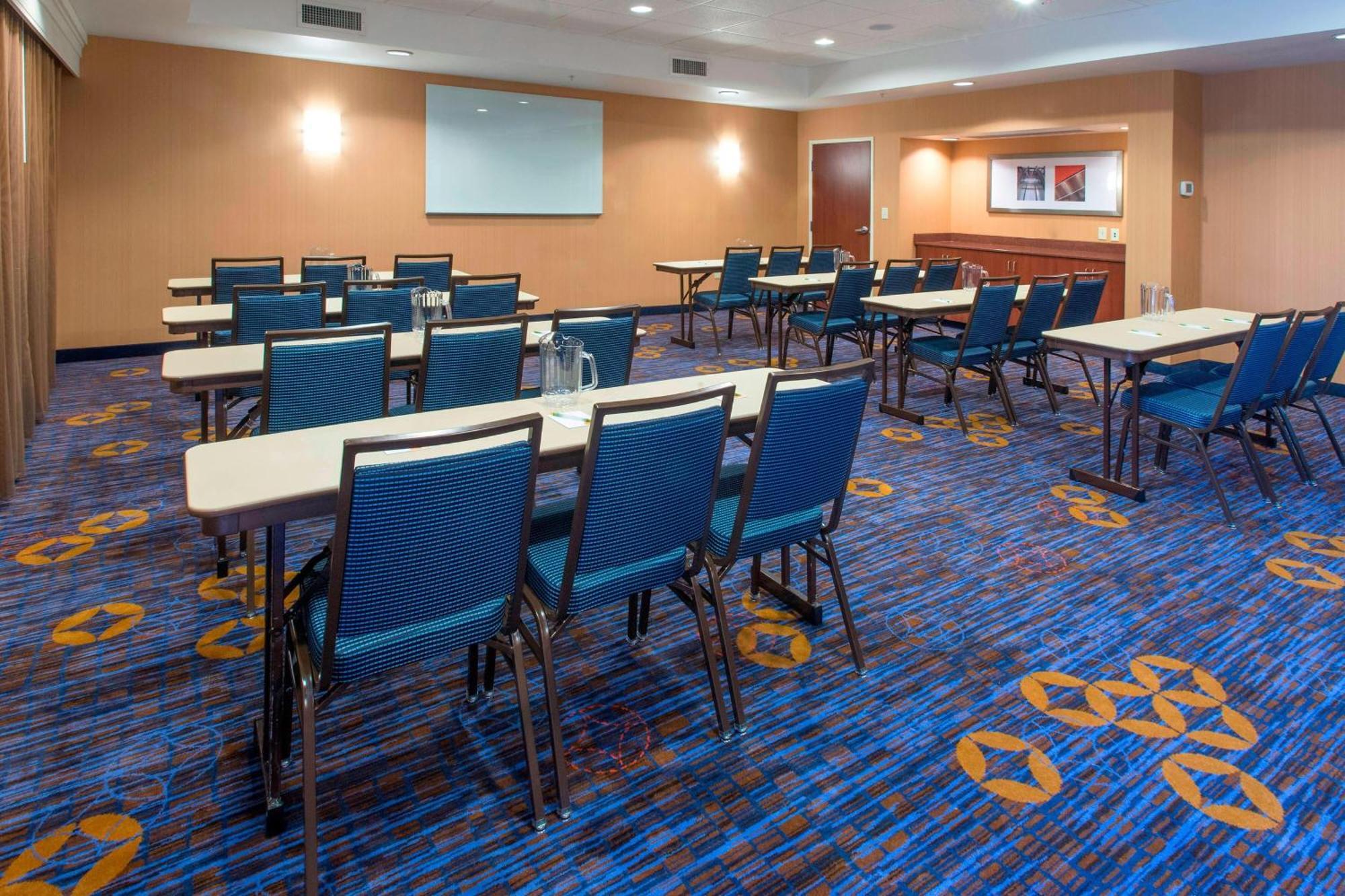 Courtyard By Marriott Montgomery 3*